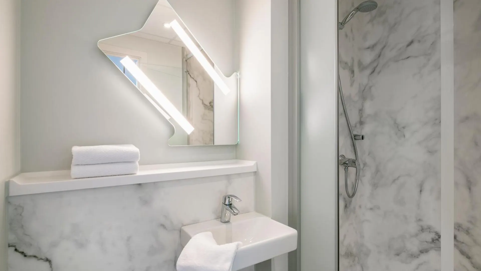 Ibis Budget Gent Centrum Dampoort 2*,