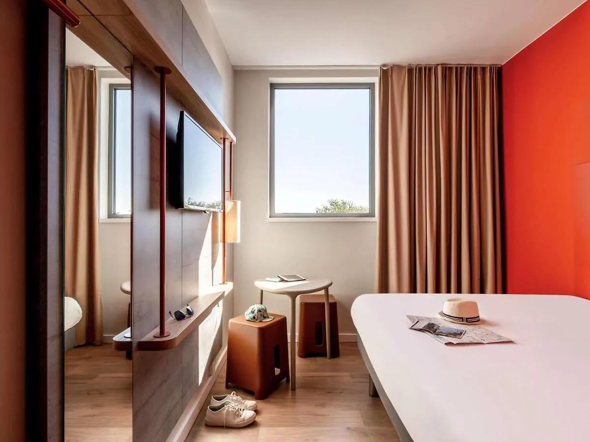 Ibis Budget Gent Centrum Dampoort Hotel